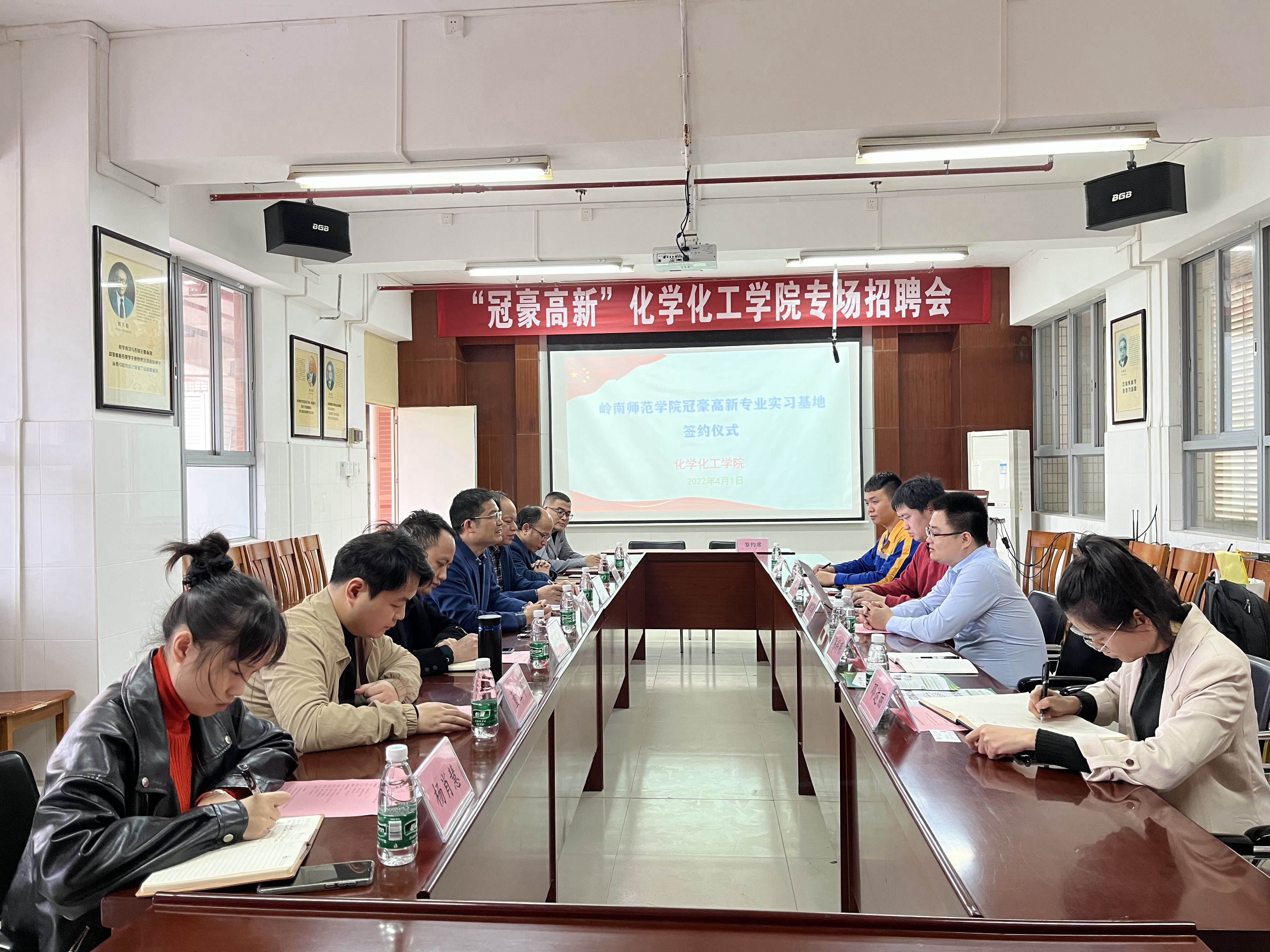 深化校企合作 共建雙贏之路 ——我司人力資源部赴嶺南師范學(xué)院開展校園招聘活動2_副本_副本.jpg